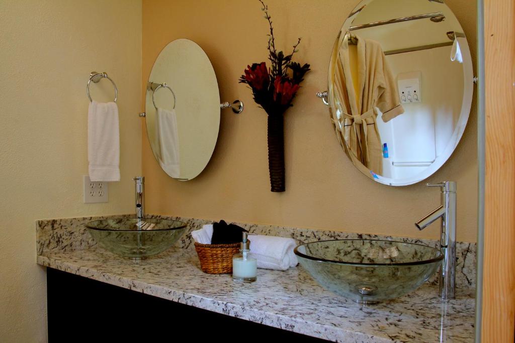 Lotus Garden Cottages photo