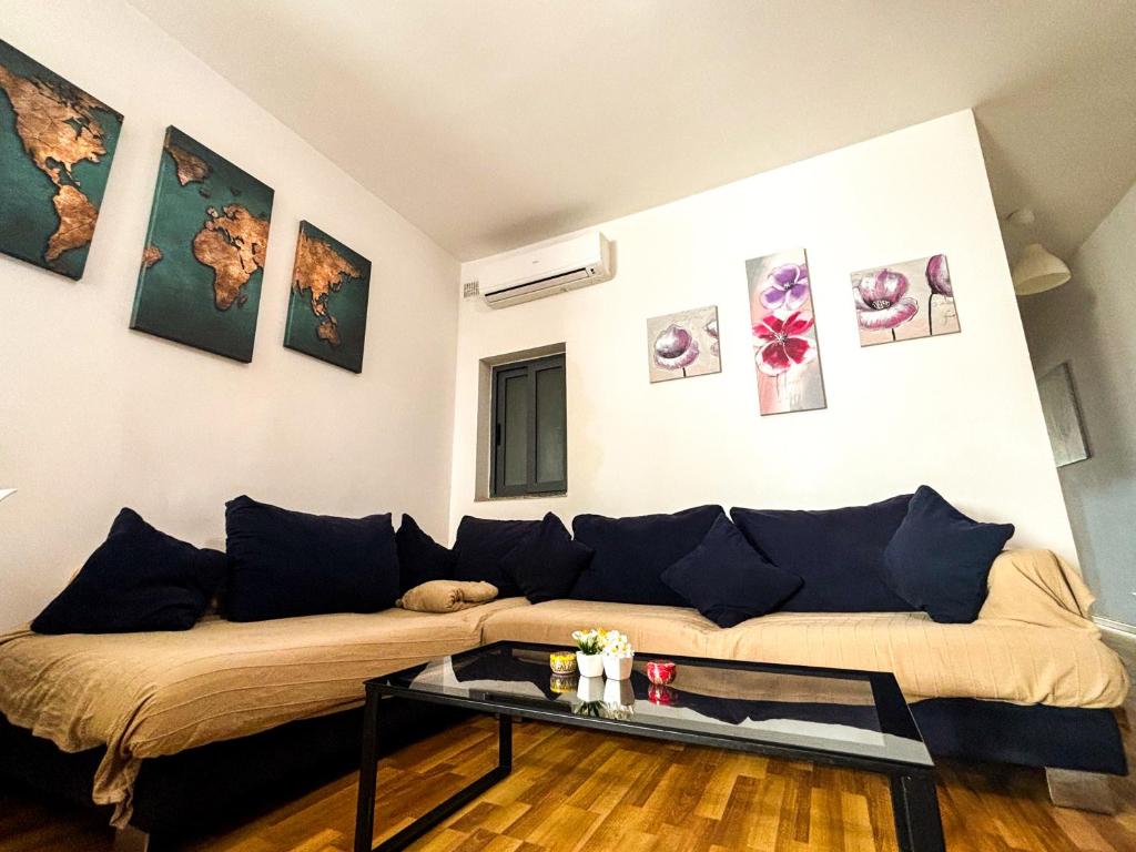 Side Sea View Apartment, Sliema