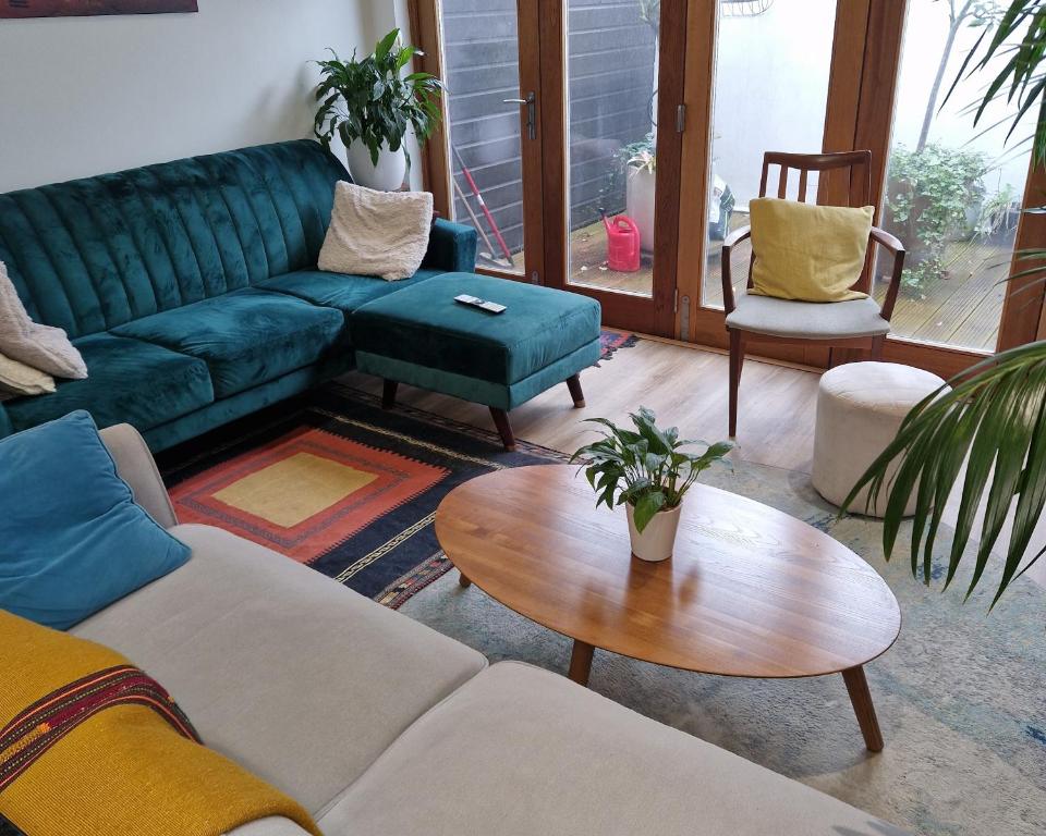 Cosy Cottage in Heart of Village, Ewell