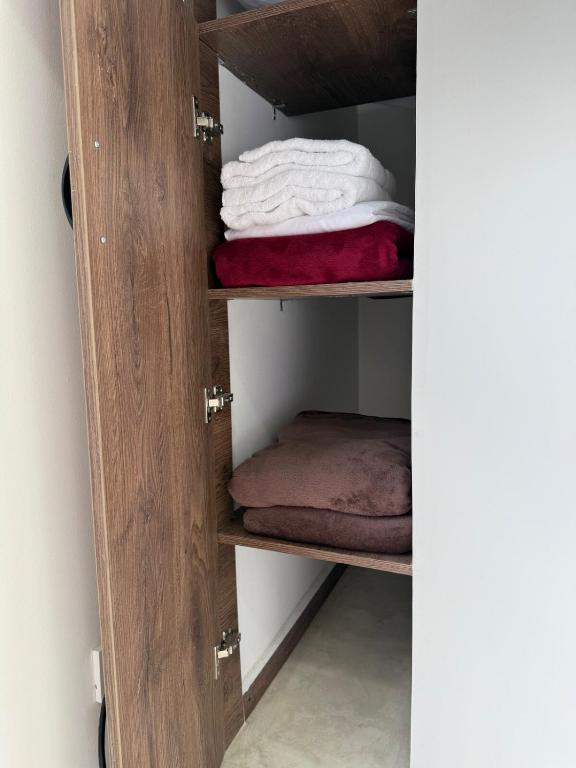 Laureles Suite 703 Faro 78 Queen bed con Aire - 2