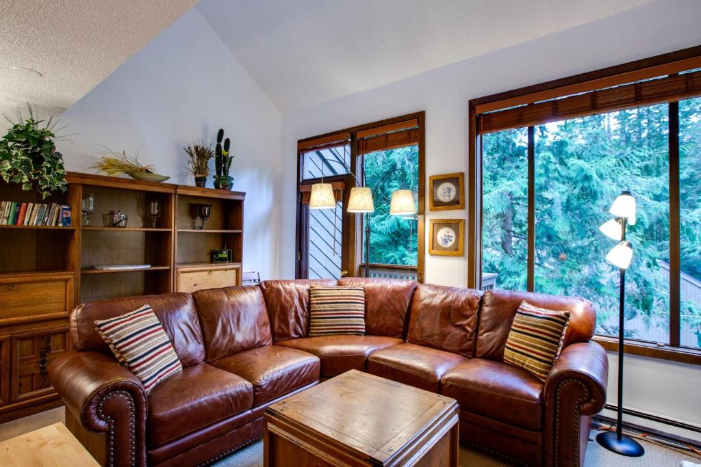 Snowater Condo #31 - Fireplace - Wifi - Sleeps 4, Glacier