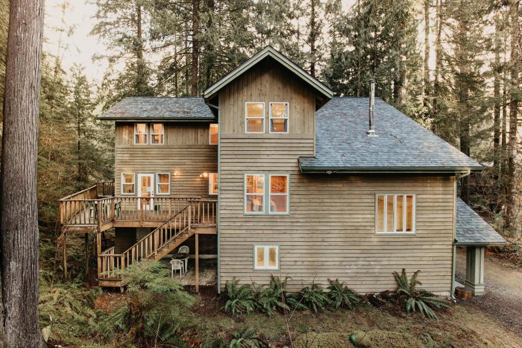 Snowline Cabin #51 - Ping Pong - Fireplace - Wi-Fi, Glacier