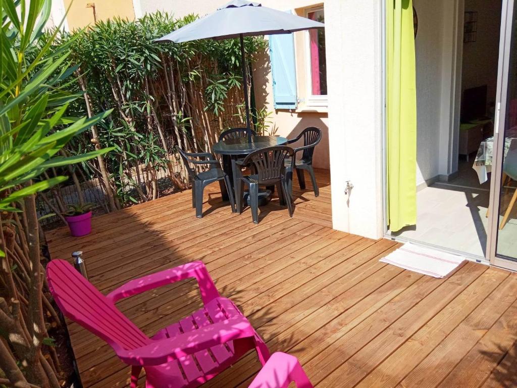 STE83 Le Lagon Bleu - Fidji 12 - Rez de jardin privatif - Tennis - Piscine pour 4 personnes - 2