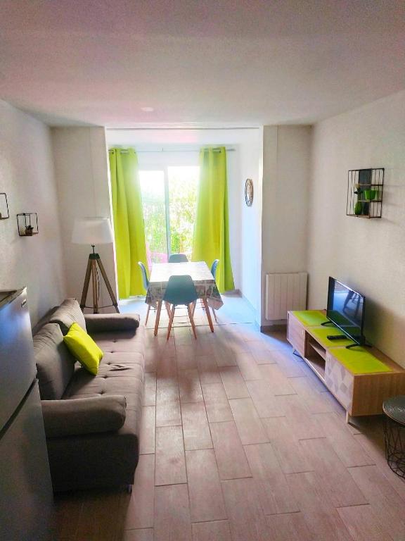 STE83 Le Lagon Bleu - Fidji 12 - Rez de jardin privatif - Tennis - Piscine pour 4 personnes - 5