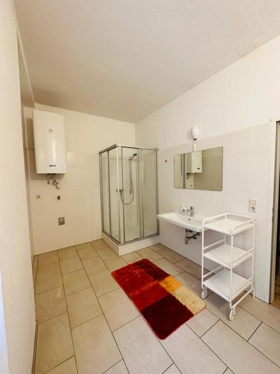 Wohnung mit einem Schlafzimmer mit Trennwand - 4