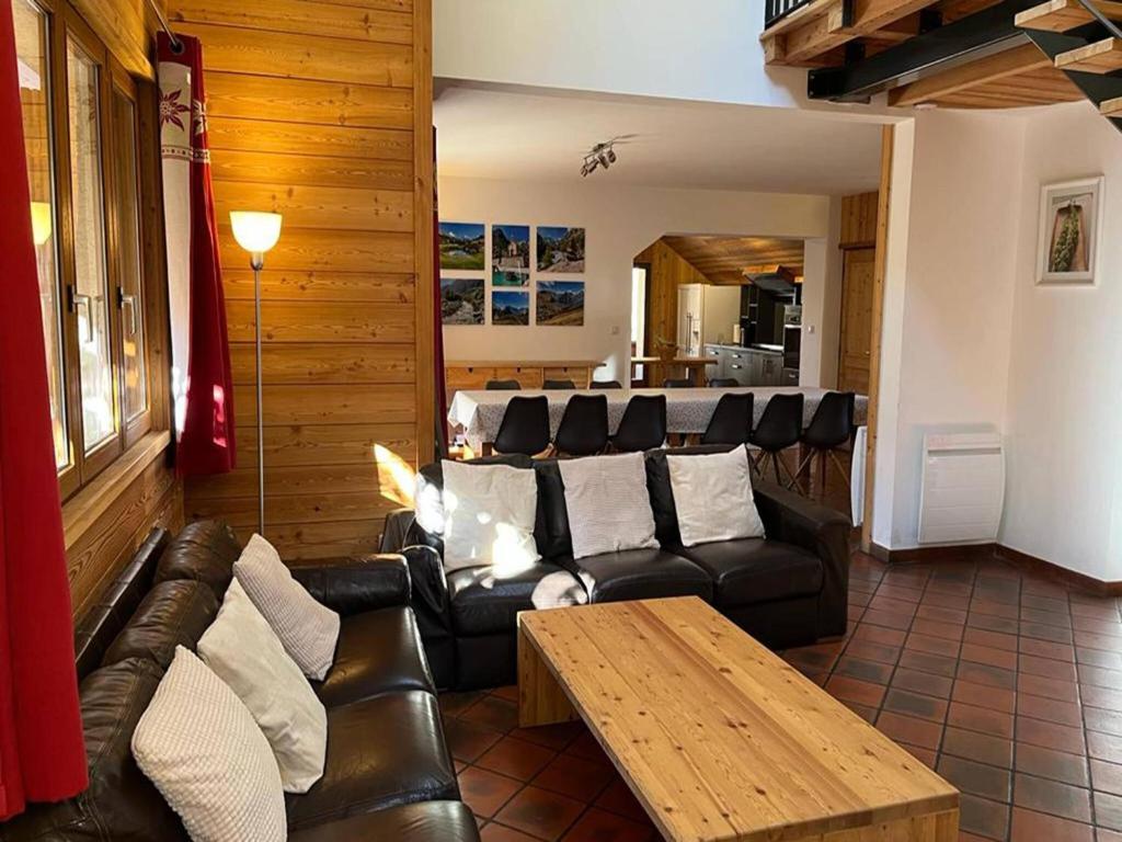 Chalet in Les Deux Alpes with Panoramic Views - 1