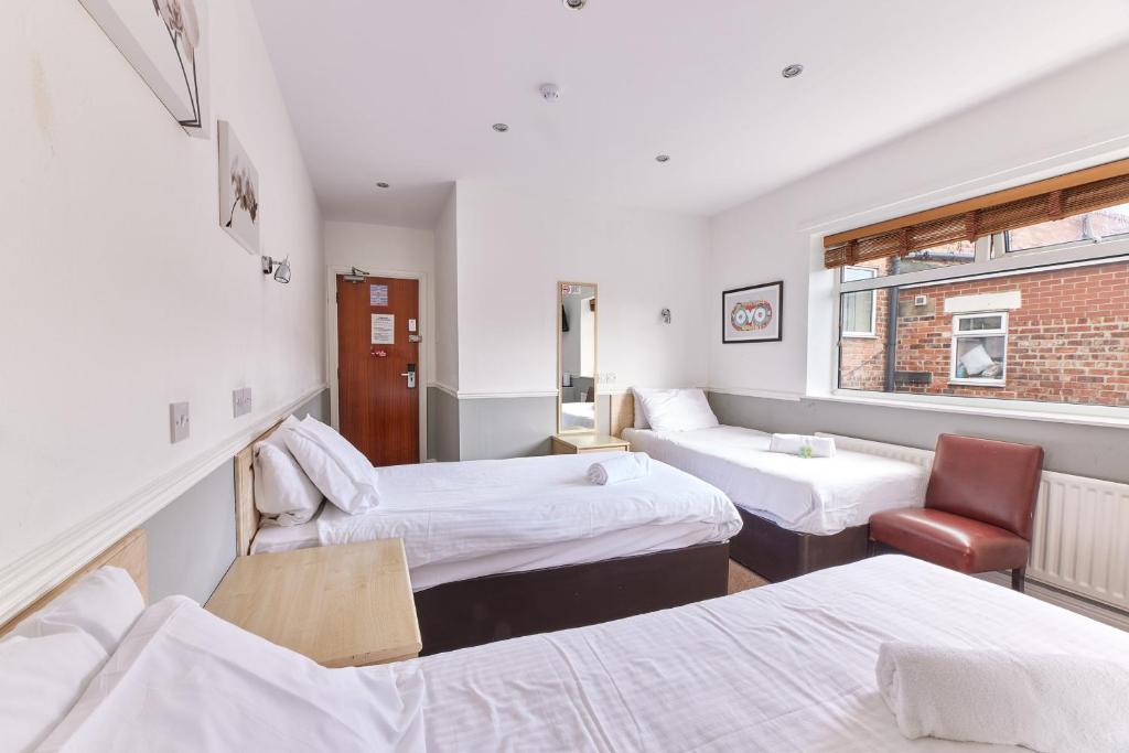 Properties Unique Dene Rooms - Triple Room, Newcastle upon Tyne
