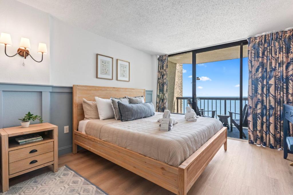 Ocean Front King Studio-Resort Building-Sleeps up to 3, Myrtle Beach
