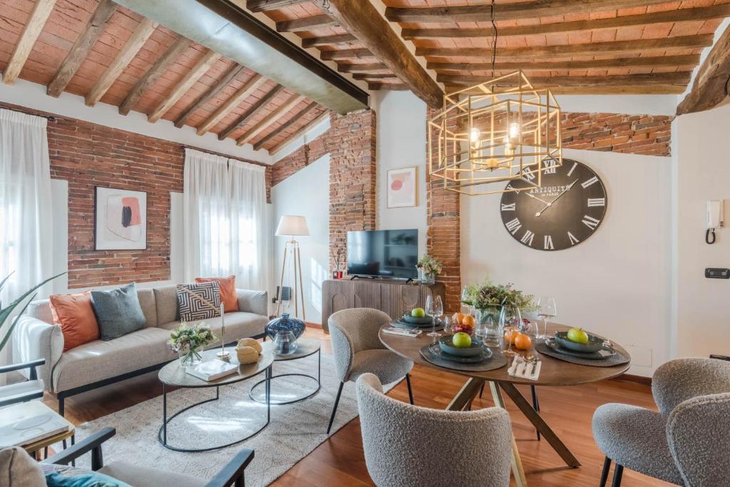 Dorina Penthouse 2 bedrooms 2 bathrooms in Lucca - 1