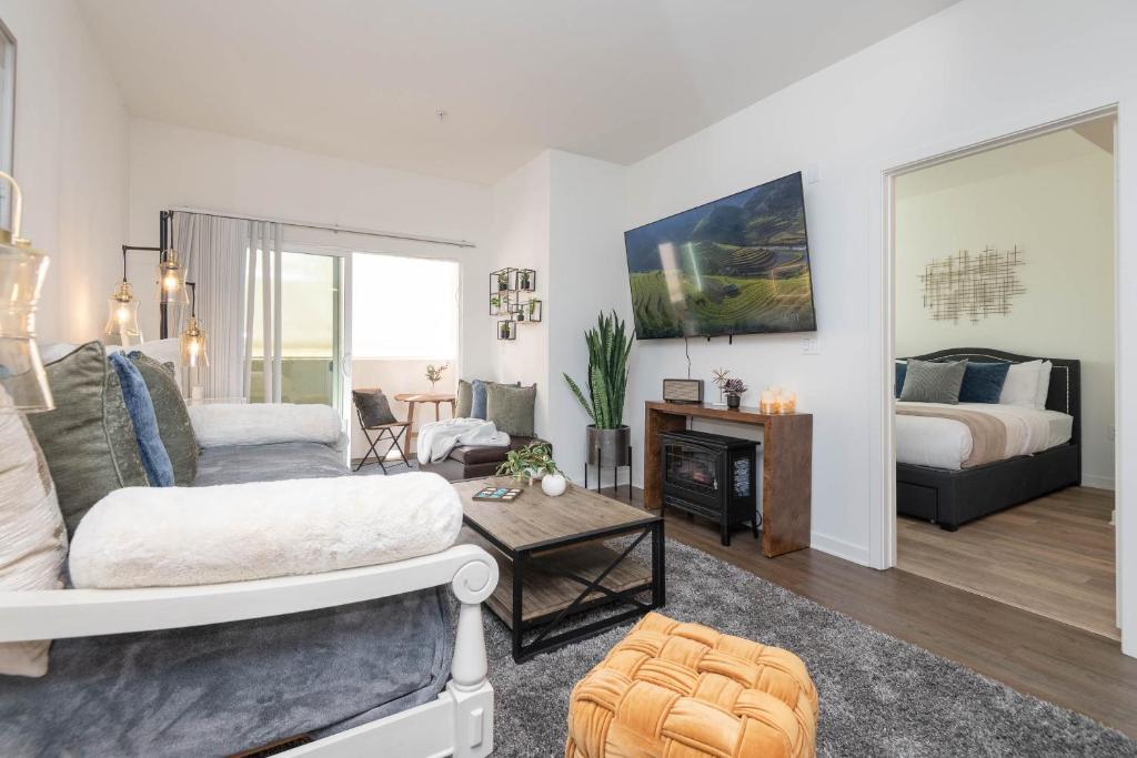 Hollywood Apartment Near Walk of Fame, Los Angeles