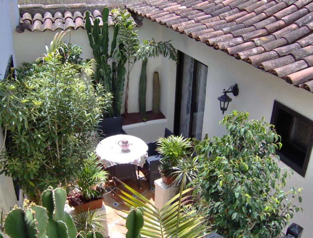 Apartamentos Monasterio de San Antonio - Rustikales Apartment mit kleiner Innenhofterrasse - 1