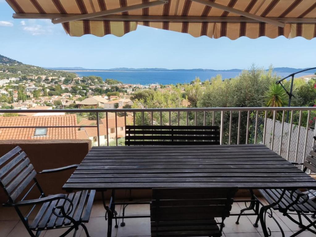 2-room apartment with a magnificent view of the sea, in carqueiranne in the var, 12km from the isles de porquerolles boarding port – 2/4 people, Carqueiranne