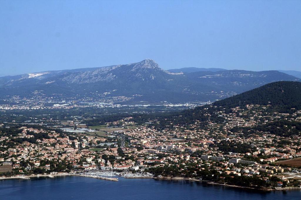 2-room apartment with a magnificent view of the sea, in carqueiranne in the var, 12km from the isles de porquerolles boarding port – 2/4 people - 2