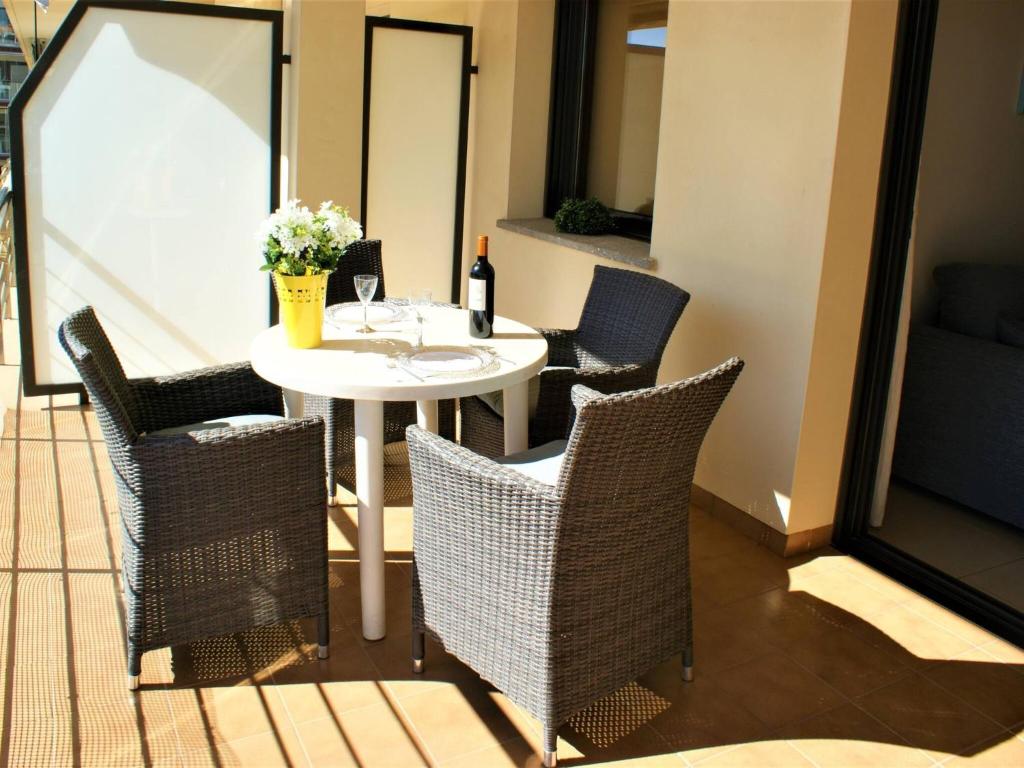 Precioso piso en Roses con piscina y parking AV-18 - 1
