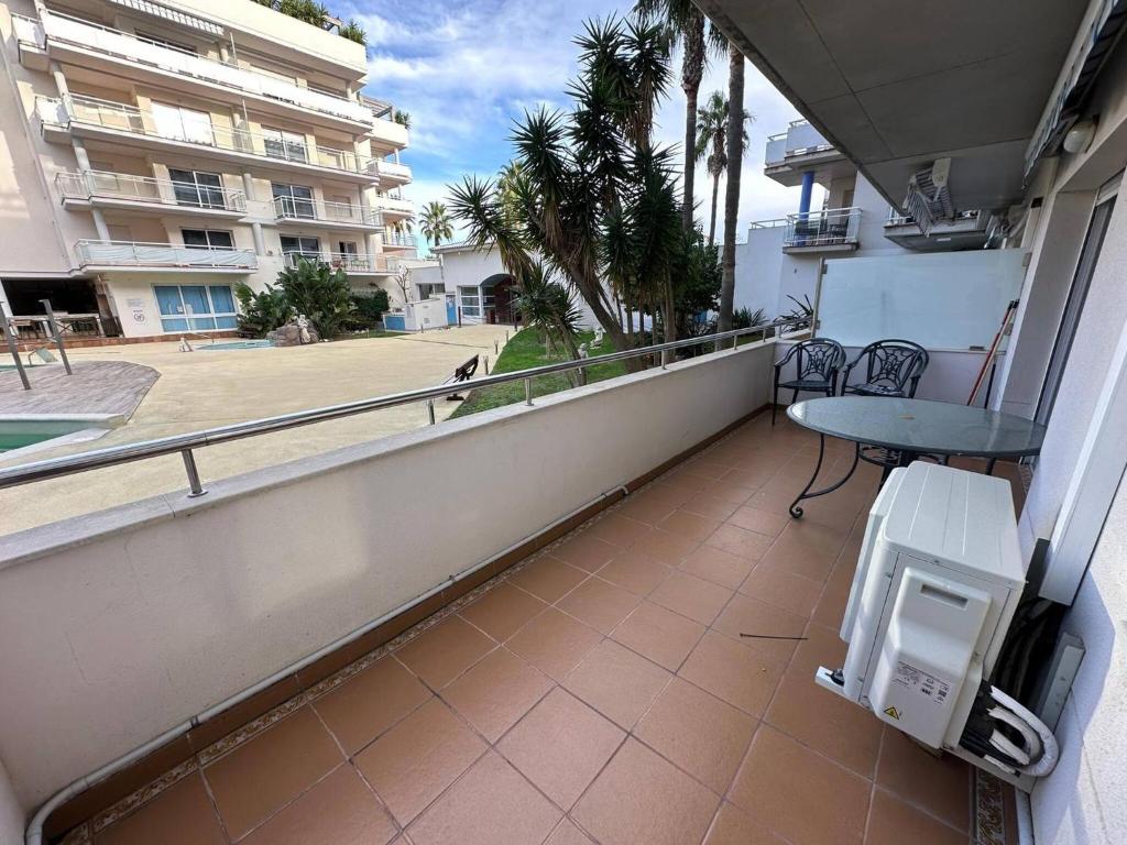 Apartamento con parking y piscina comunitaria AV-42 - 4