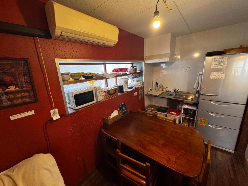 Kitchen, Hiroshima Guest House Roku in Hiroshima