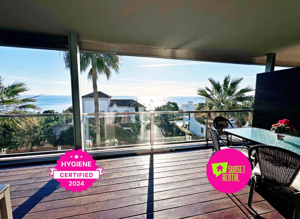 Topfloor apartment with terrace and sea views, Sotogrande