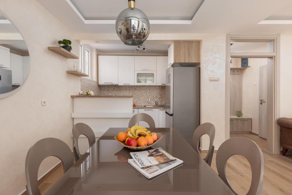 Petrovic Family - Two Bedroom Apartment - 5