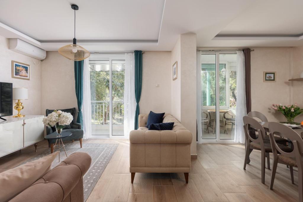 Petrovic Family - Two Bedroom Apartment - 3
