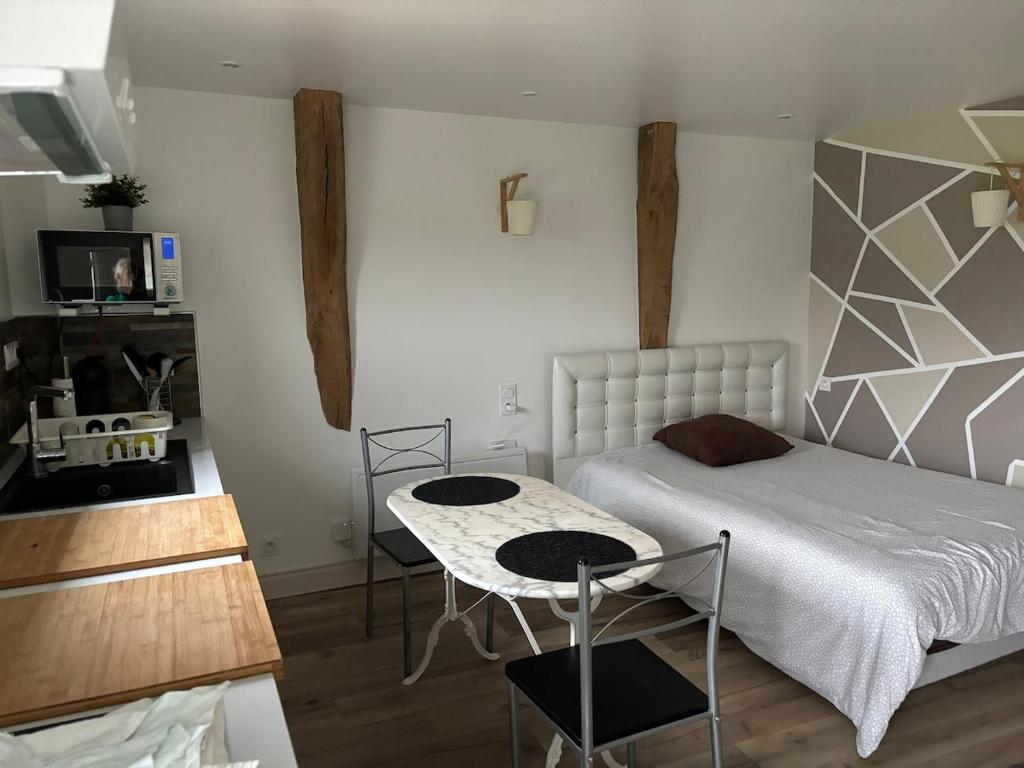 Studio avec cour, Briare