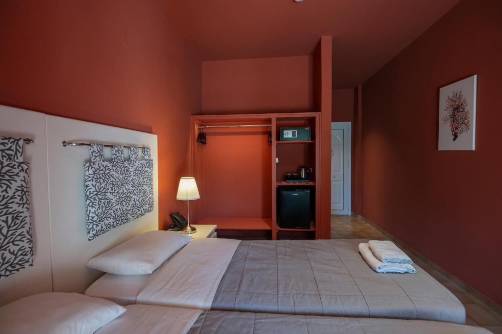 Hotel Coral — Hotel rooms in Roda, Ionian Islands