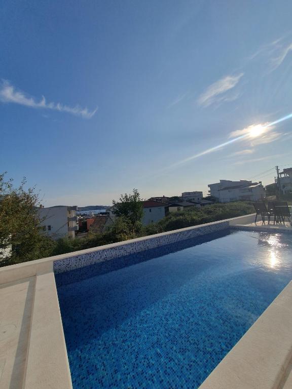 Meerblick & Pool, Šušanj