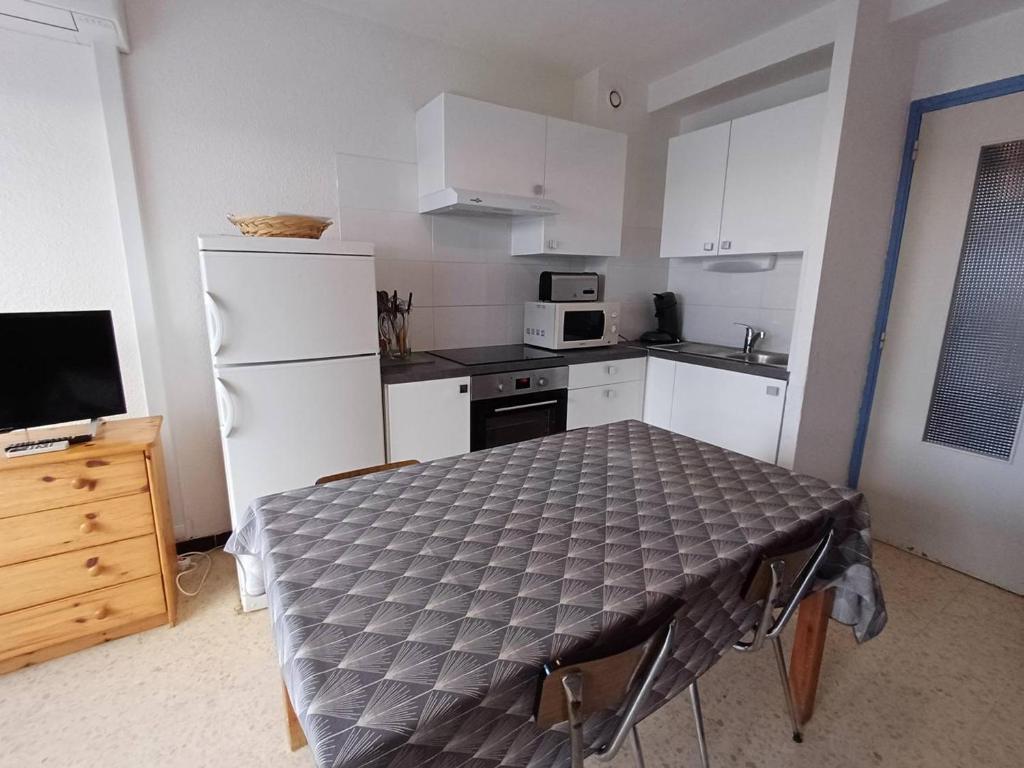 Charmant F2 avec terrasse près de l'Étang de Thau, équipé pour 4 pers. et proche établissement thermal - FR-1-571-41 - 3
