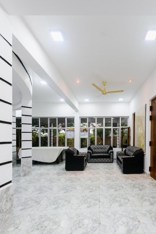 Facilities, Gnanam Holiday Inn in Pasikuda