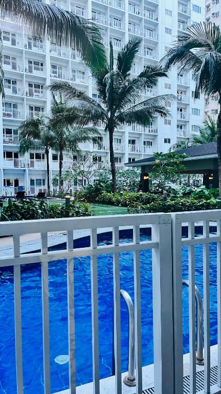 GM staycations by Maria Direct Access to pool, Manila