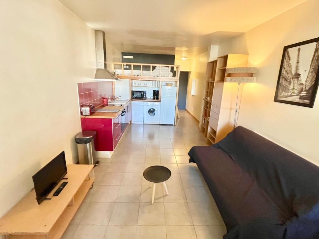 Studio centre, spacieux, plage à 500m, 4 personnes, loggia - FR-1-716-80 - 2