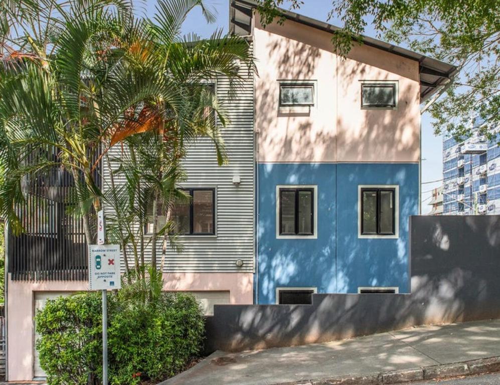 Kangaroo Point Stay - Being Everywhere at Once! Spacious 3 bedroom apartment, central location! Free carpark, Brisbane