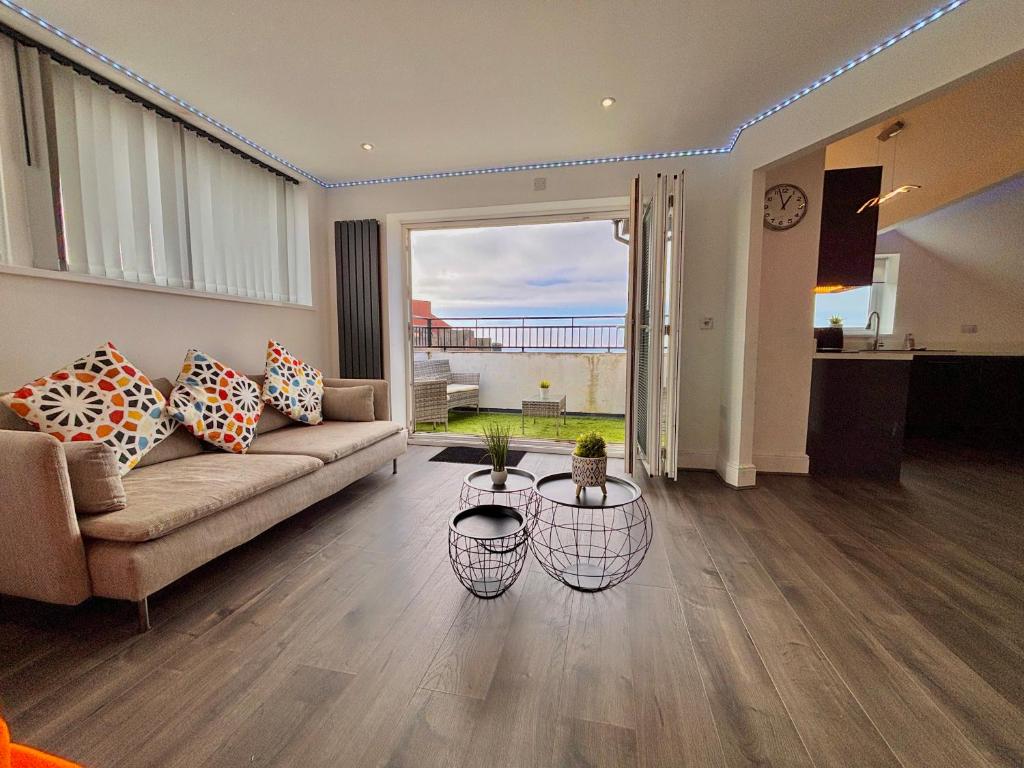 Franks Apt 4 - Roof Terrace - Sleeps 6, Blackpool