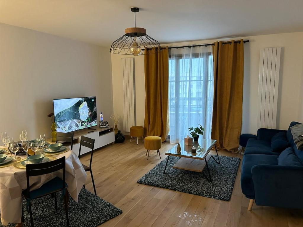 Close to Paris, for work or family, Créteil