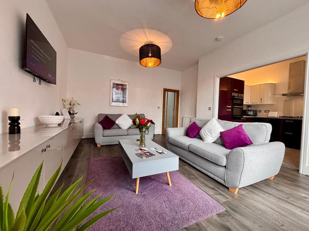 Franks Apt 2 - Outdoor Balconies - Sleeps 8, Blackpool