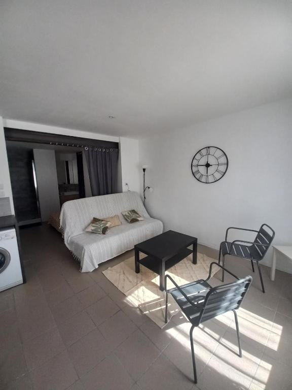 Large studio near medieval city - 1