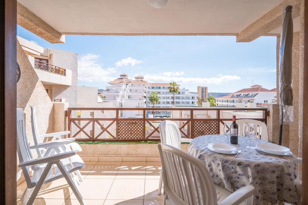 GO2TENERIFE Apart'Smile Las Americas Center & Heated Pool - 2