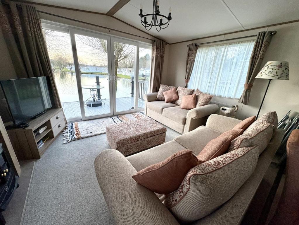 Sunset View, Dog Friendly, Free Hoburne Passes, South Cerney