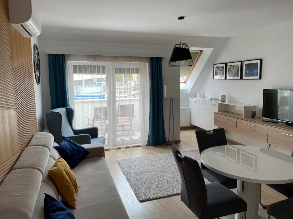 Quelle Aparman3, Ráb