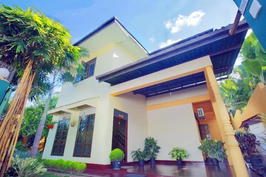 The One Apartment, Galle