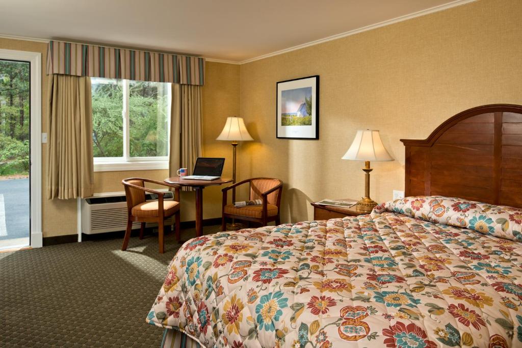 Wellfleet Motel & Lodge photo