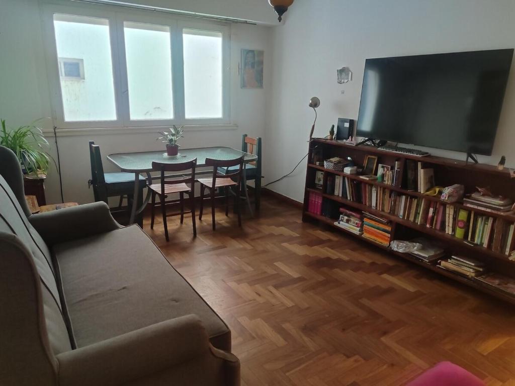 Two rooms four blocks from the sea - 1