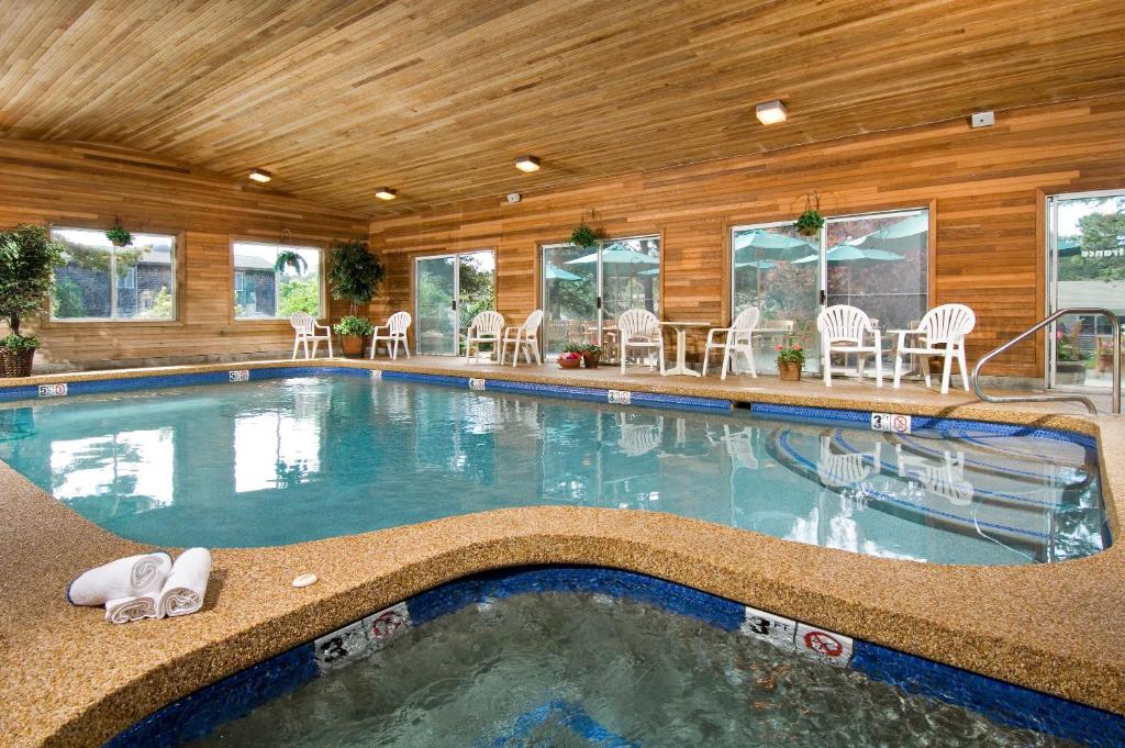 Wellfleet Motel & Lodge photo