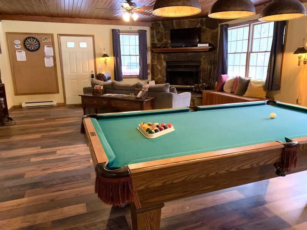 The Game Cabin at Rustic River, Austinburg