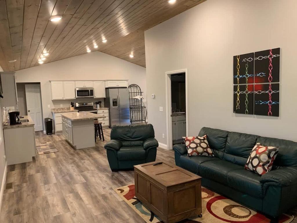 The Sansa Suite at Brants Apple Orchard, Ashtabula