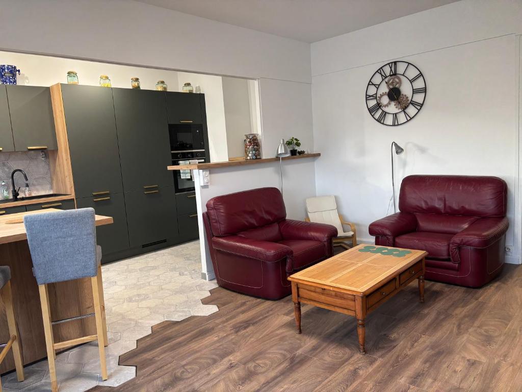 BedinReims elegant green bottle quiet and close to center free parking and wifi free ideal 5 à 9 Adultes - 5