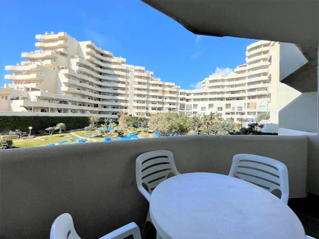 Apartment with sea views in Benalbeach, Benalmádena