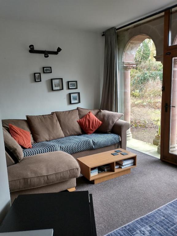 Quirky Romantic Cottage in the Wye Valley, Goodrich photo 2