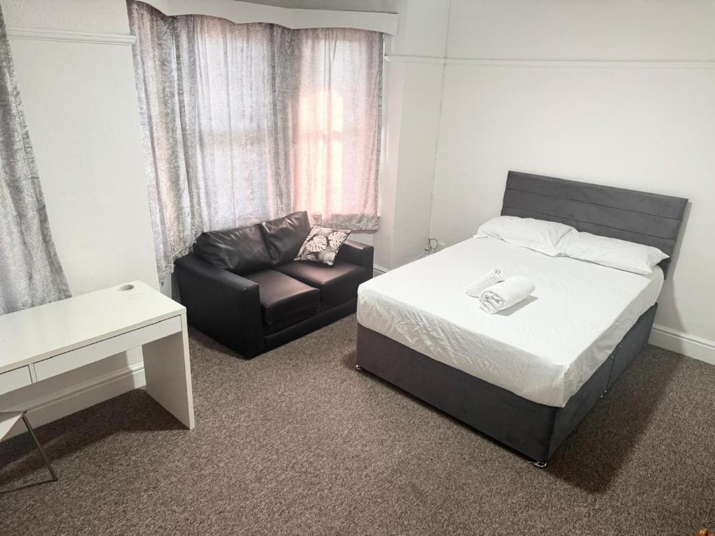 Serene Suite Rooms 1 - 5, Southampton