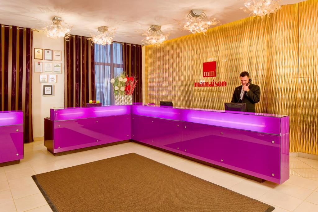 Front desk [24-hour]