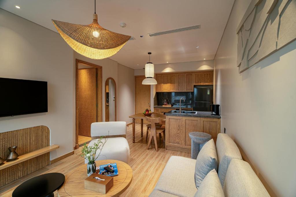 Shared lounge/TV area